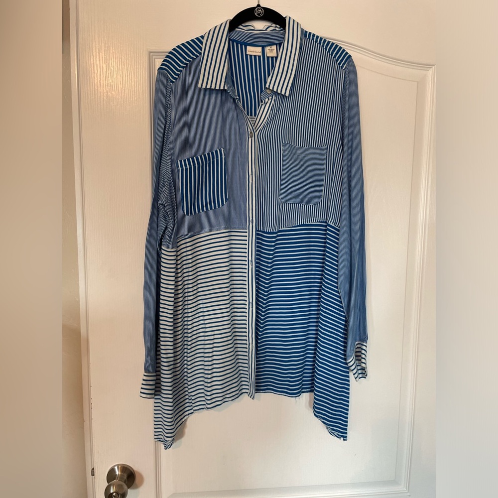 Westbound XL BLUE AND WHITE Button Down Shirt